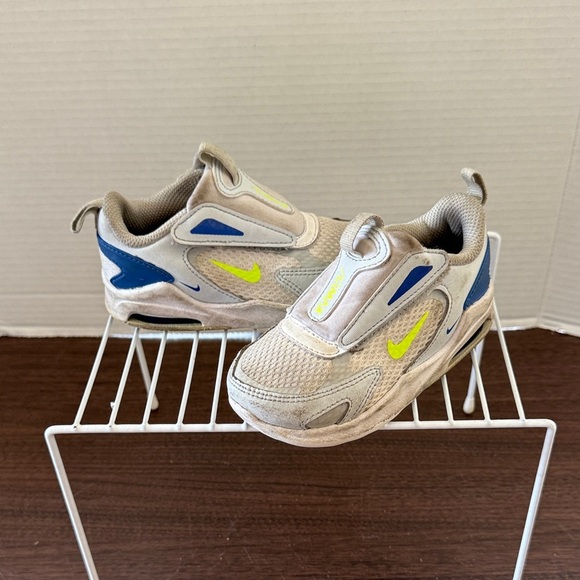 Nike Kids Sneakers in Beige and Blue with Neon Accents Size 7 Children's Shoes - Picture 1 of 7